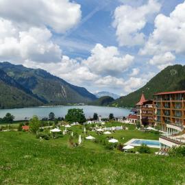 Romantik Resort & SPA Der Laterndl Hof，位于哈尔登熙的酒店