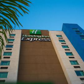 Holiday Inn Express Saltillo Zona Aeropuerto by IHG,位于萨尔蒂约的酒店