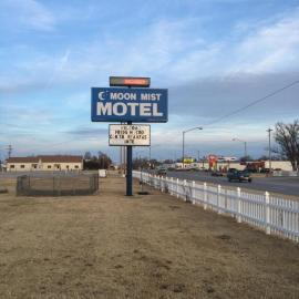 Moon Mist Motel，位于Meade的酒店