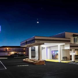 Travelodge by Wyndham Colorado Springs Airport - Peterson SFB，位于科罗拉多斯普林斯的酒店