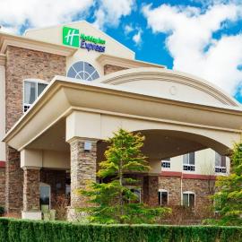 Holiday Inn Express & Suites Riverhead - Long Island by IHG，位于河头镇的酒店