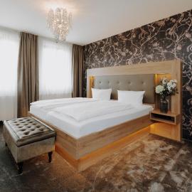 Hotel Schwarzer Adler Stendal，位于施滕达尔的酒店