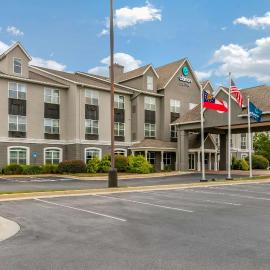 Clarion Pointe Columbus-Bradley Park,位于哥伦布的酒店