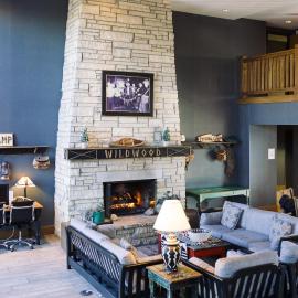 Wildwood Lodge & Suites，位于克莱夫的酒店
