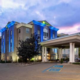 Holiday Inn Express & Suites Saskatoon Centre by IHG，位于萨斯卡通的酒店