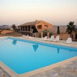 Agriturismo Raggioverde，位于雷卡纳蒂的酒店