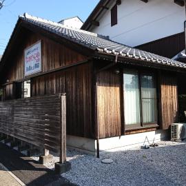 なかむらや和風一軒家一棟貸し切りひろめ市場まで路面電車で15分，位于高知的酒店