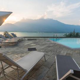 Magic lake view with beautiful pool area (camelia)，位于贝拉诺的酒店