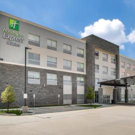 Holiday Inn Express & Suites - Denton South by IHG，位于丹顿的酒店