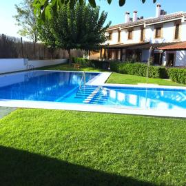 Vistaluque - Casa Adosada de 3 habitaciones con Piscina y Pista de Padel，位于卢克的酒店