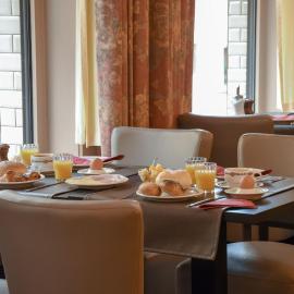 Hotel Du Commerce，位于布兰肯贝赫的酒店