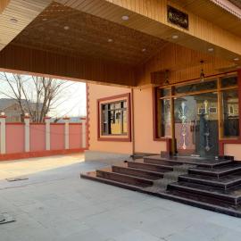 Hotel Shuhrah-I-Afaq - Near Srinagar Airport，位于Baghwānpur的酒店