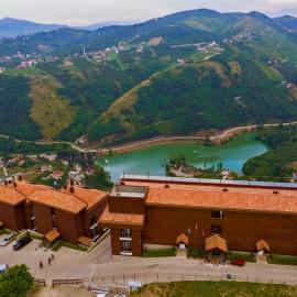 Sera Lake Resort Hotel Spa & Aparts，位于特拉布宗的酒店