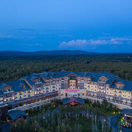 Crowne Plaza Resort Changbaishan Hot Spring by IHG，位于Hepingyingzi的酒店