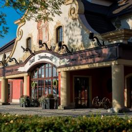 Hotel Nowodworski，位于莱格尼察的酒店