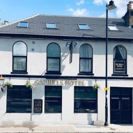 The Six Bells Hotel，位于恩菲尔德的酒店