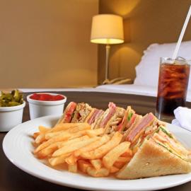 Holiday Inn Monclova by IHG，位于蒙克洛瓦的酒店