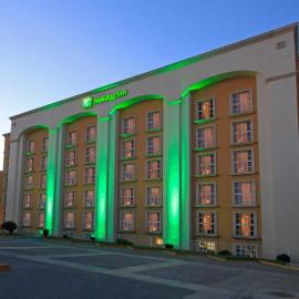 Holiday Inn Monclova by IHG，位于蒙克洛瓦的酒店