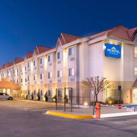 Microtel Inn & Suites by Wyndham Chihuahua，位于奇瓦瓦的酒店