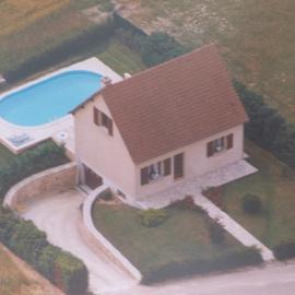 Maison de vacances pour 6 personnes avec piscine，位于Lainsecq的酒店