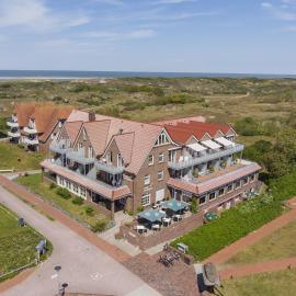 Hotel Strandhof，位于巴尔特鲁姆的酒店