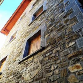 APARTAMENTO Txapatera EN IZABA-ISABA，位于伊萨瓦的酒店