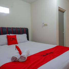 RedDoorz Syariah near GOR Satria 4，位于Sumbang的酒店