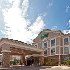 Holiday Inn Express Hotel and Suites Ada by IHG，位于艾达的酒店
