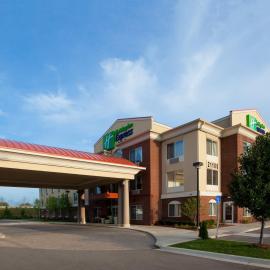 Holiday Inn Express & Suites Detroit - Farmington Hills by IHG，位于诺斯维尔的酒店