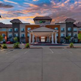 Holiday Inn Express Hotel & Suites Banning by IHG，位于班宁的酒店