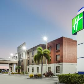 Holiday Inn Express Hotel & Suites Clewiston by IHG，位于克莱维斯顿的酒店