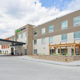 Holiday Inn Express & Suites - Chadron by IHG，位于沙德伦的酒店
