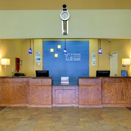 Holiday Inn Express Hotel & Suites Kansas City Sports Complex by IHG,位于堪萨斯城的酒店