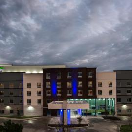 Holiday Inn Express & Suites Garland E - Lake Hubbard I30 by IHG，位于加兰的酒店