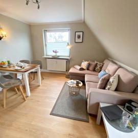 Ferienwohnung Annika 2，位于提努姆的酒店
