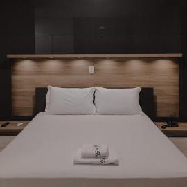 Petri Plaza Hotel,位于弗朗西斯科贝尔特朗的酒店