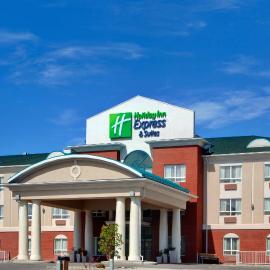 Holiday Inn Express Hotel & Suites-Hinton by IHG，位于欣顿的酒店