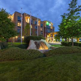 Holiday Inn Express & Suites Riverport Richmond by IHG，位于里士满的酒店