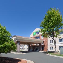 Holiday Inn Express Hotel & Suites Mebane by IHG，位于梅宾的酒店