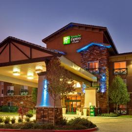 Holiday Inn Express Tehachapi by IHG,位于特哈查比的酒店
