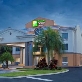 Holiday Inn Express & Suites Tavares by IHG，位于塔瓦雷斯的酒店