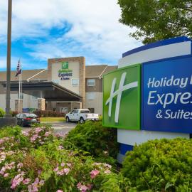 Holiday Inn Express & Suites - Omaha - 120th and Maple by IHG，位于奥马哈的酒店