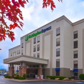 Holiday Inn Express & Suites Fayetteville University of Arkansas Area by IHG,位于费耶特维尔的酒店