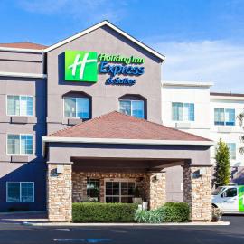 Holiday Inn Express & Suites Oakland - Airport by IHG，位于奥克兰的酒店