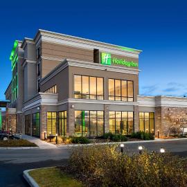 Holiday Inn Hotel & Suites Red Deer by IHG,位于雷德迪尔的酒店