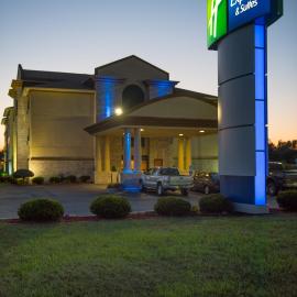 Holiday Inn Express Hotel & Suites Wauseon by IHG,位于Wauseon的酒店