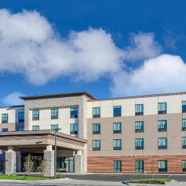 Holiday Inn Express & Suites - Atchison by IHG，位于Atchison的酒店