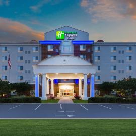 Holiday Inn Express and Suites - Petersburg - Fort Lee by IHG,位于彼得斯堡的酒店