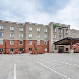 Holiday Inn Express & Suites Manhattan by IHG，位于曼哈顿的酒店