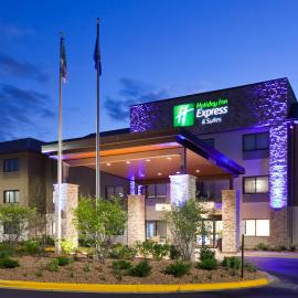 Holiday Inn Express & Suites Minneapolis - West End by IHG，位于明尼阿波利斯的酒店